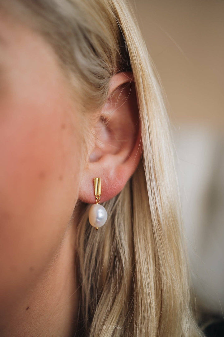 Ribbed Bar + Pearl Drop Earrings