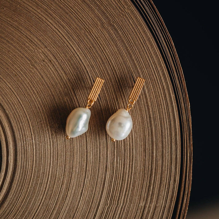 Ribbed Bar + Pearl Drop Earrings
