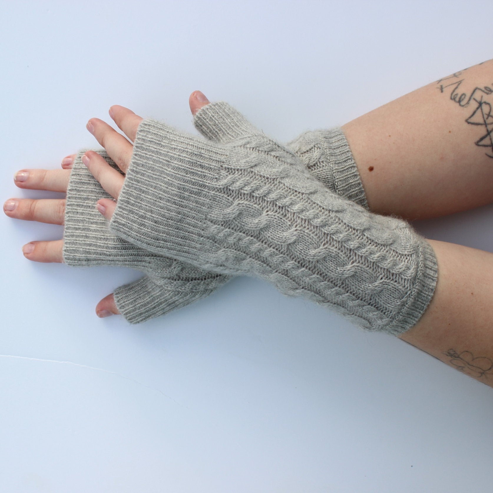 Sardine Clothing Co. Fingerless Cashmere Gloves Cable Knit 3