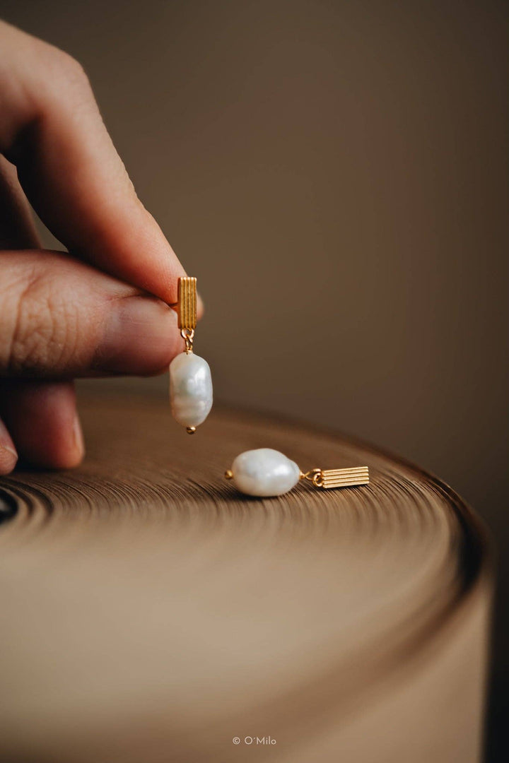 Ribbed Bar + Pearl Drop Earrings