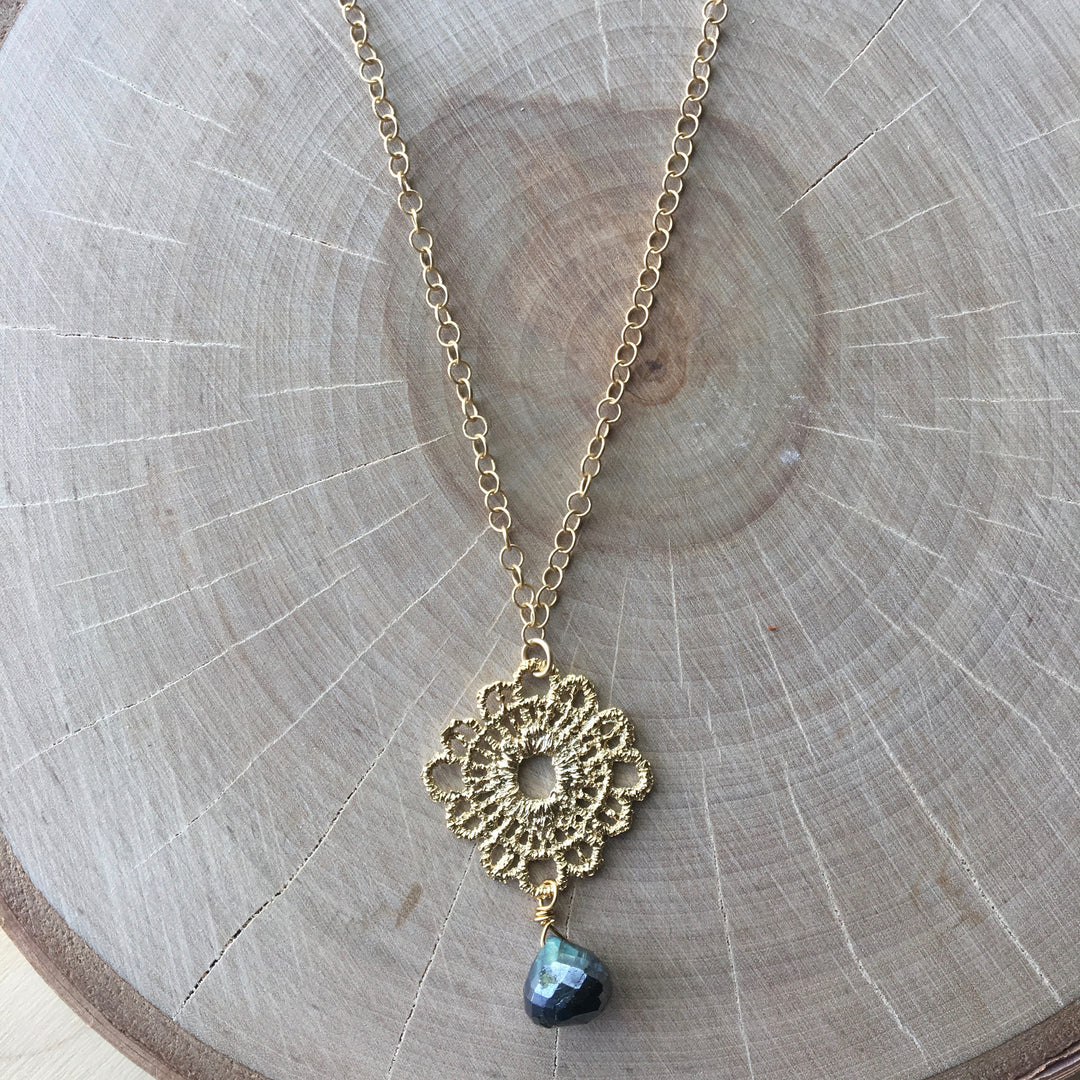 Gold Pendant Short Necklace